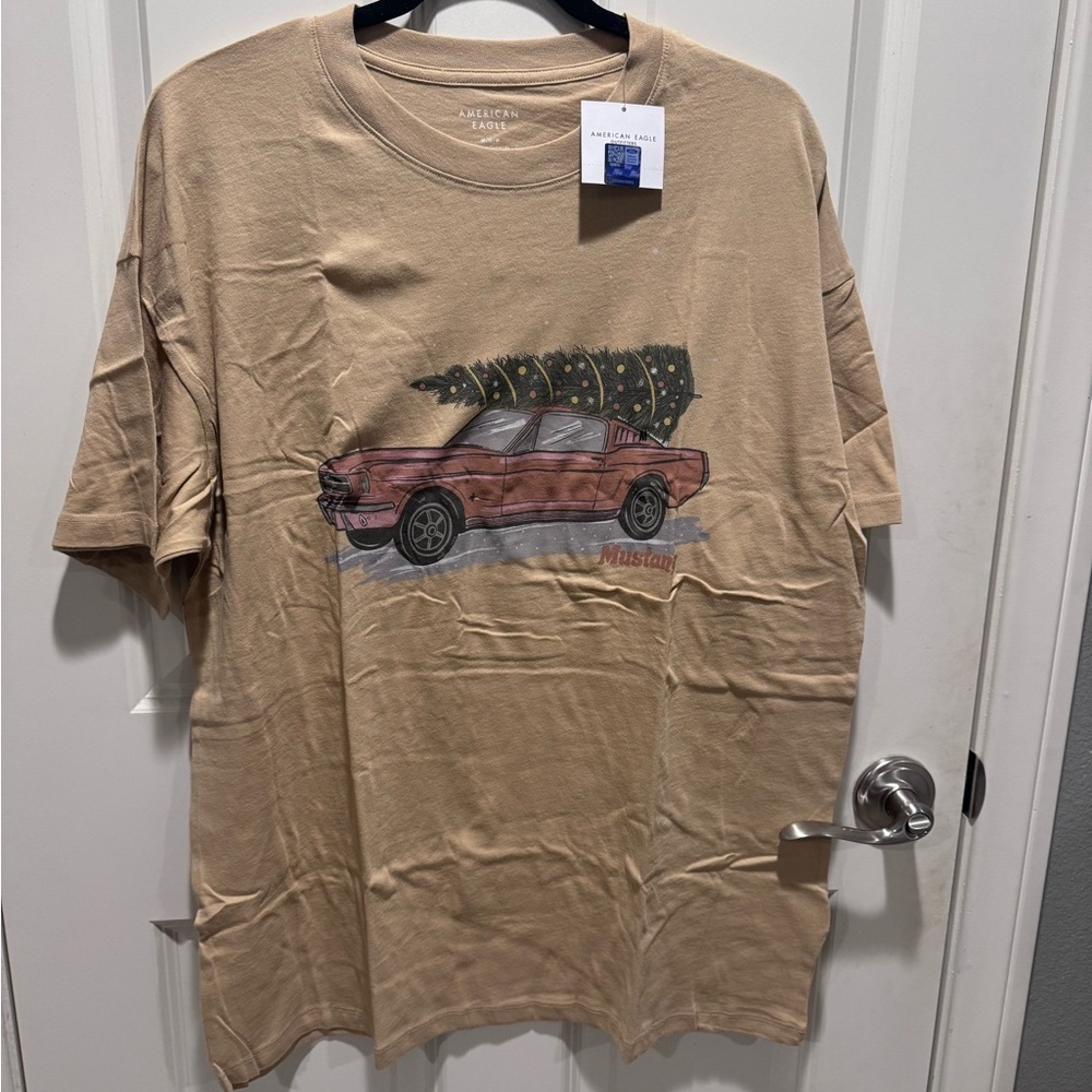American Eagle holiday T-shirt size M